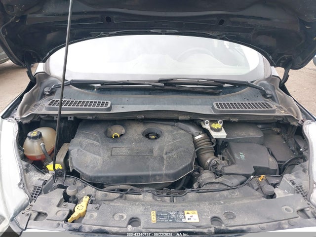 1FMCU0J96HUF10271 Ford Escape Titanium