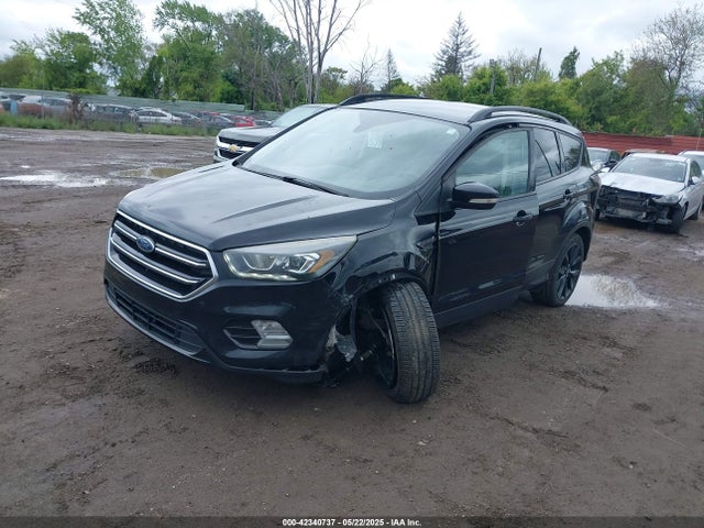 1FMCU0J96HUF10271 Ford Escape Titanium