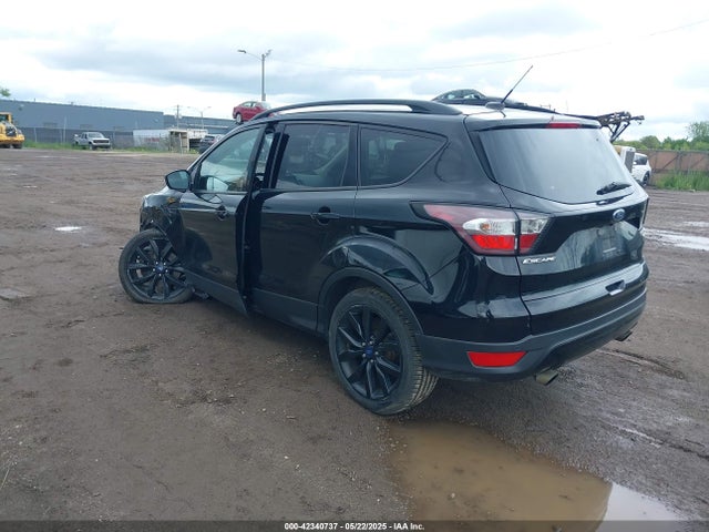 1FMCU0J96HUF10271 Ford Escape Titanium