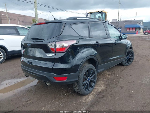1FMCU0J96HUF10271 Ford Escape Titanium