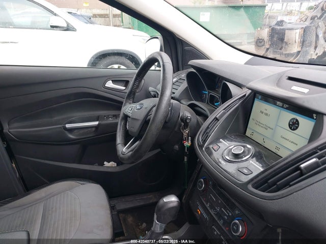 1FMCU0J96HUF10271 Ford Escape Titanium
