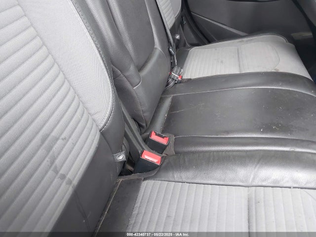 1FMCU0J96HUF10271 Ford Escape Titanium