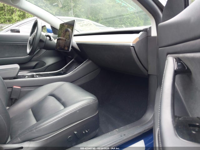 5YJ3E1EBXKF393900 Tesla 2019