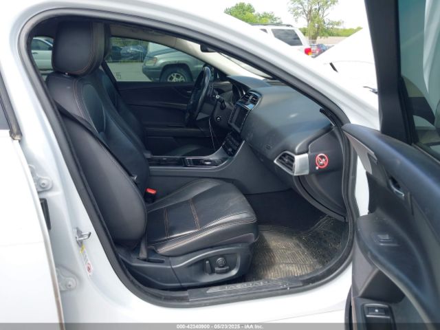 2017 JAGUAR XE SAJAE4BG9HA948704 Photo 4