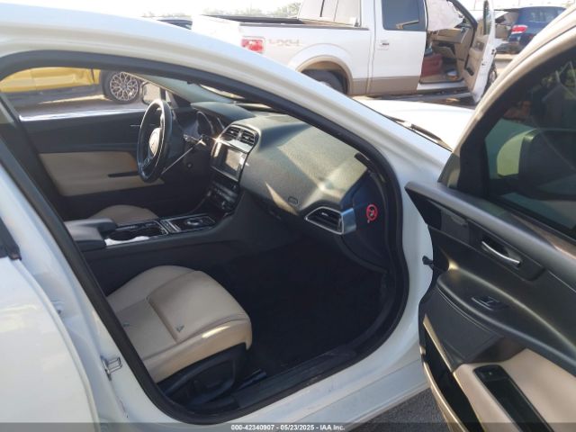 2017 JAGUAR XE SAJAD4BG0HA957939 Photo 4