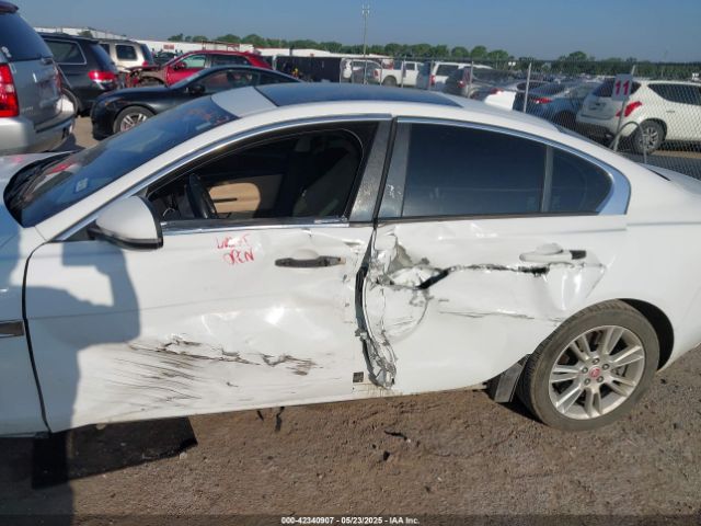 2017 JAGUAR XE SAJAD4BG0HA957939 Photo 5