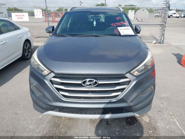 KM8J33A22HU536042 Hyundai Tucson Sport