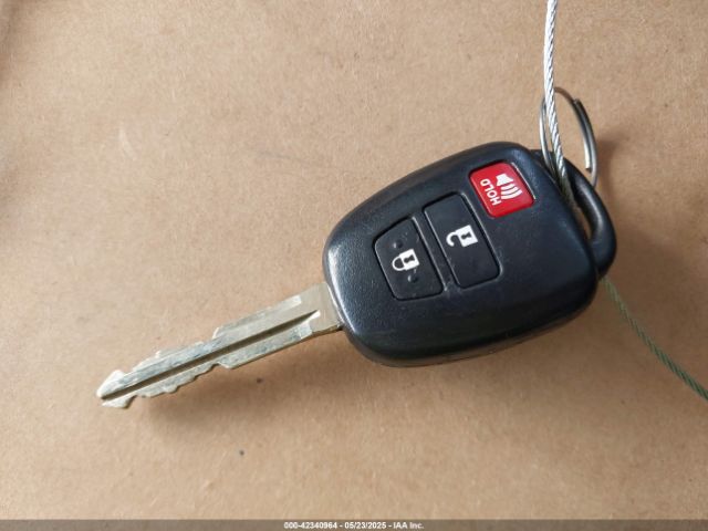 2T3ZFREV4HW342699 Toyota RAV4 LE