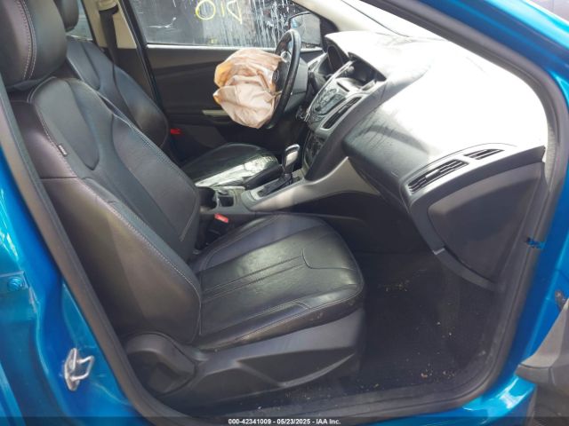 1FADP3F27EL275173 Ford FOCUS SE