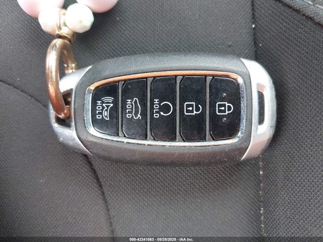 KMHLM4AG8MU068867 Hyundai ELANTRA SEL