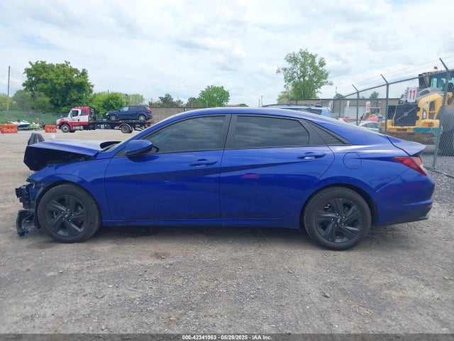 KMHLM4AG8MU068867 Hyundai ELANTRA SEL