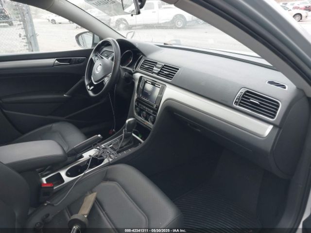1VWLA7A30KC002809 Volkswagen Passat 2.0t Wolfsburg Edition