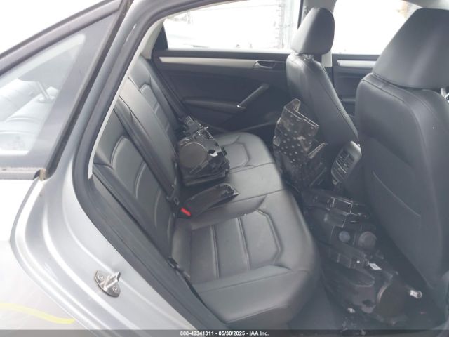 1VWLA7A30KC002809 Volkswagen Passat 2.0t Wolfsburg Edition