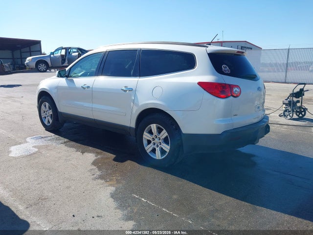 2012 CHEVROLET TRAVERSE 1GNKVGED8CJ104689 Photo 2