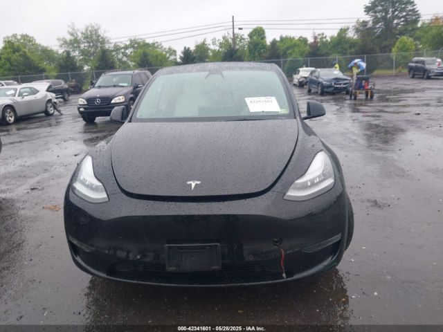 5YJYGAEE5MF130677 Tesla Model Y