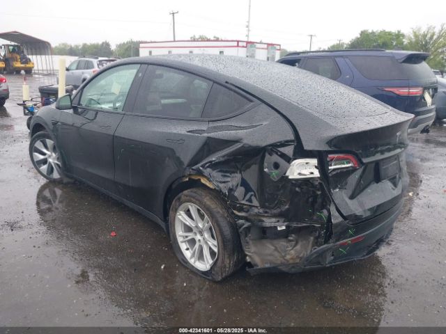 2021 TESLA MODEL Y 5YJYGAEE5MF130677 Photo 2