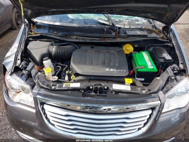 2C4RC1JG6GR150551 Chrysler Town & Country Limited