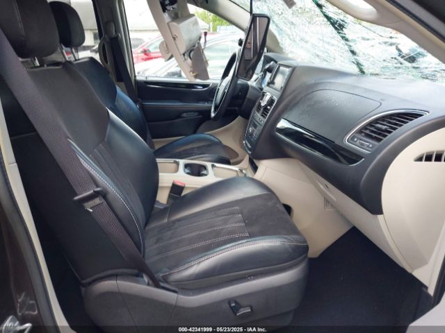 2C4RC1JG6GR150551 Chrysler Town & Country Limited