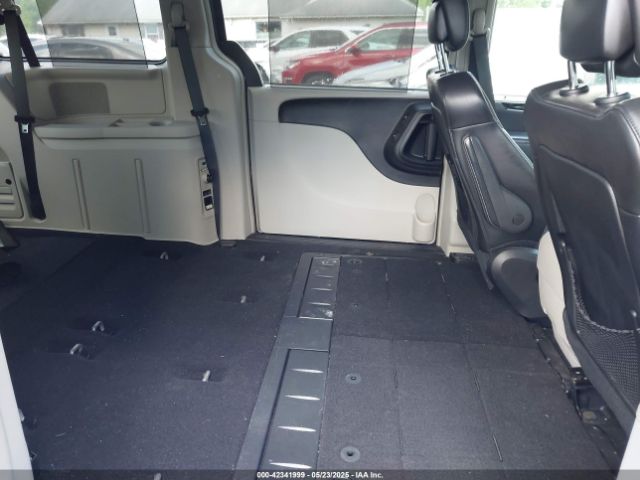 2C4RC1JG6GR150551 Chrysler Town & Country Limited