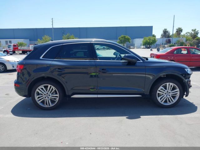 WA1CNAFY1J2199545 Audi Q5 2.0t Premium/2.0t Tech Premium