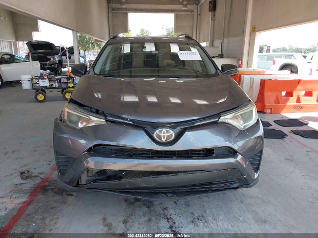 JTMZFREV4JJ742735 Toyota RAV4 LE