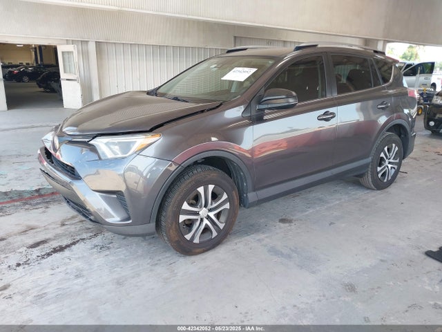 JTMZFREV4JJ742735 Toyota RAV4 LE
