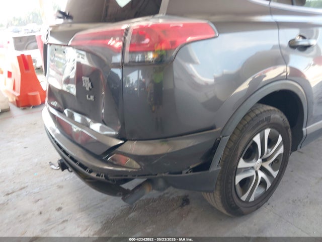 JTMZFREV4JJ742735 Toyota RAV4 LE