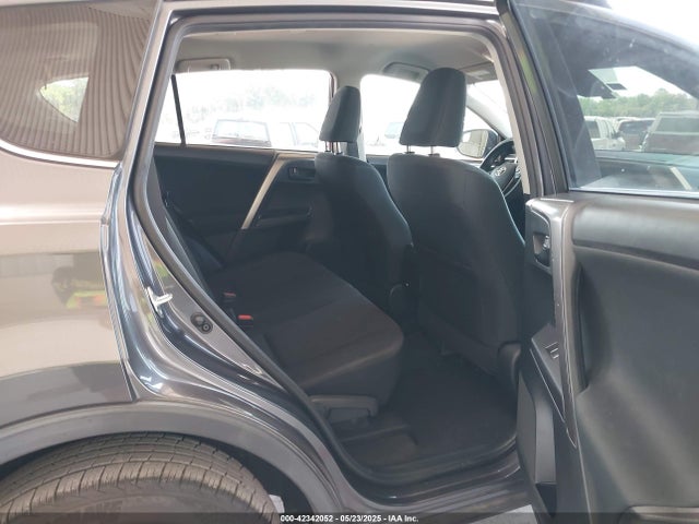 JTMZFREV4JJ742735 Toyota RAV4 LE