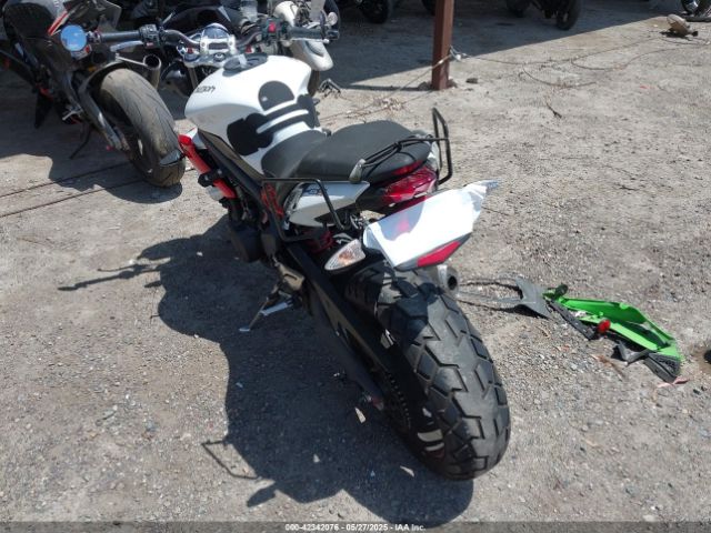2014 TRIUMPH MOTORCYCLE STREET TRIPLE SMTL03NE3ET644330 Photo 2