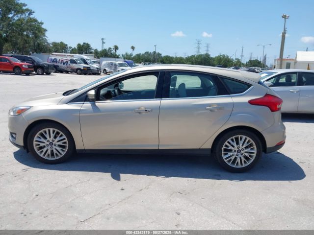 1FADP3N21HL327581 Ford Focus Titanium