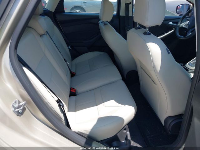 1FADP3N21HL327581 Ford Focus Titanium