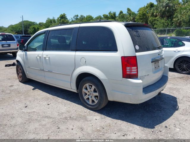 2009 CHRYSLER TOWN & COUNTRY 2A8HR541X9R584881 Photo 2