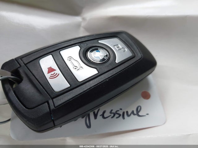 WBA8E1G38HNU15749 BMW 320i