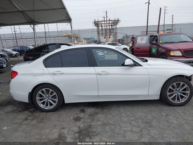 WBA8E1G38HNU15749 BMW 320i