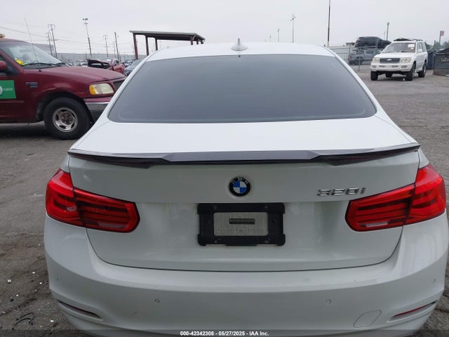 WBA8E1G38HNU15749 BMW 320i