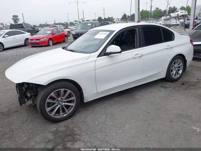WBA8E1G38HNU15749 BMW 320i