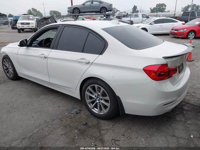 WBA8E1G38HNU15749 BMW 320i
