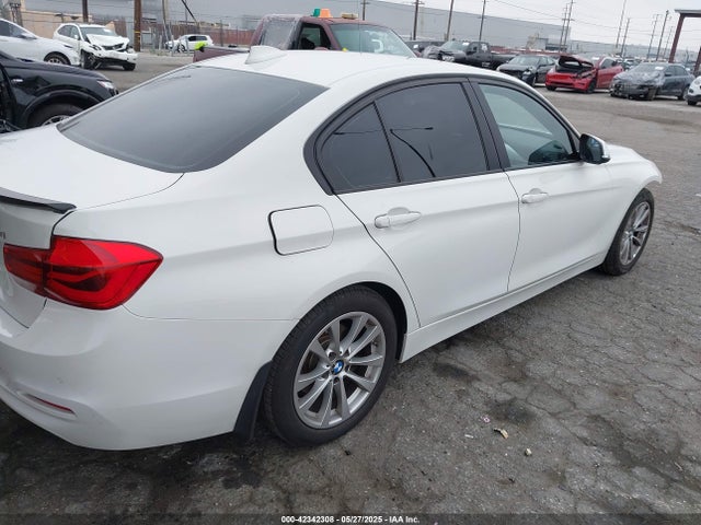 WBA8E1G38HNU15749 BMW 320i