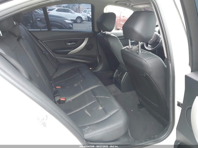 WBA8E1G38HNU15749 BMW 320i