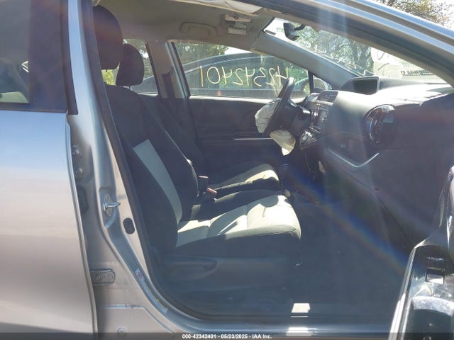 JTDKDTB36F1586860 Toyota Prius C Four/one/three/two