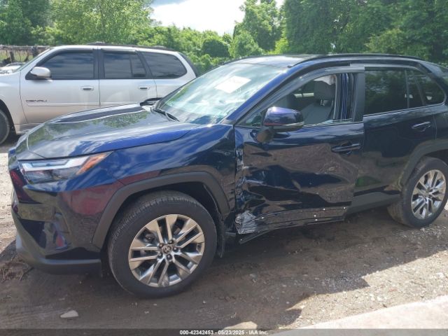 2T3A1RFV4RW411404 Toyota Rav4 Xle Premium