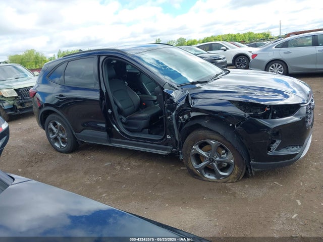 1FMCU9MNXSUA63061 Ford Escape St-line