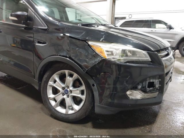 1FMCU9J95EUA18704 Ford Escape Titanium
