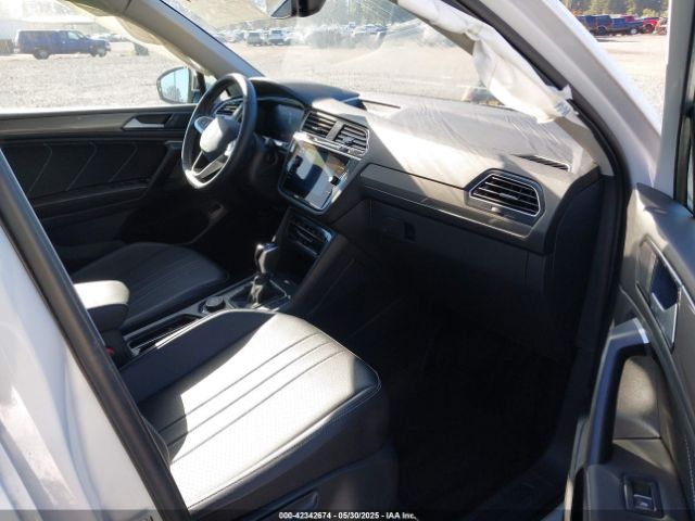 2024 VOLKSWAGEN TIGUAN 3VVMB7AXXRM063988 Photo 4