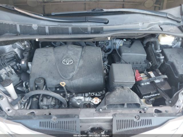 5TDYZ3DC0HS835216 Toyota Sienna Xle 8 Passenger
