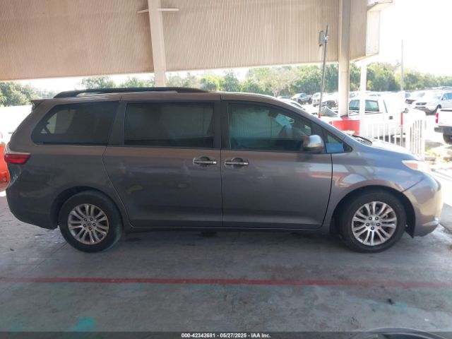 5TDYZ3DC0HS835216 Toyota Sienna Xle 8 Passenger