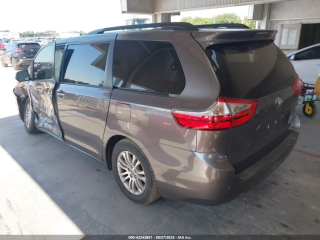 5TDYZ3DC0HS835216 Toyota Sienna Xle 8 Passenger