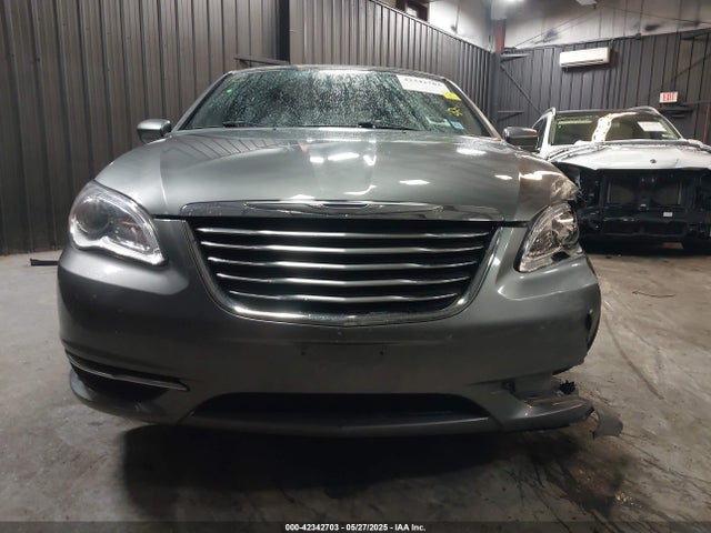 42342703 :رقم المزاد ، 1C3CCBBB2DN632705 vin ، 2013 Chrysler 200 Touring مزاد بيع