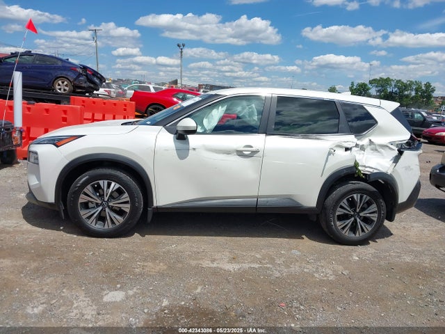 JN8BT3BA1PW430588 Nissan Rogue Sv Fwd