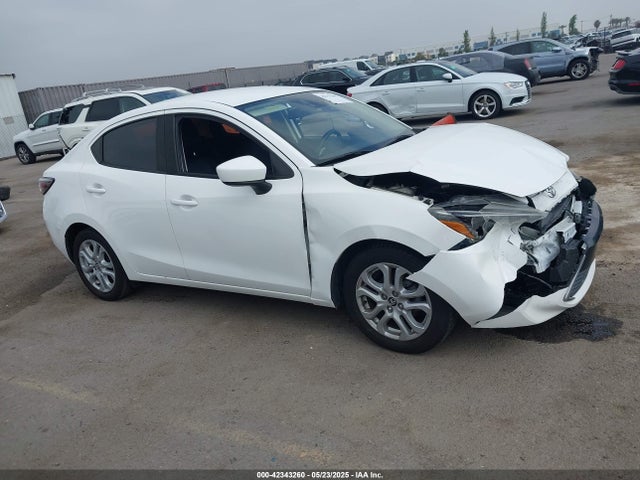 3MYDLBYV6HY173075 Toyota YARIS IA